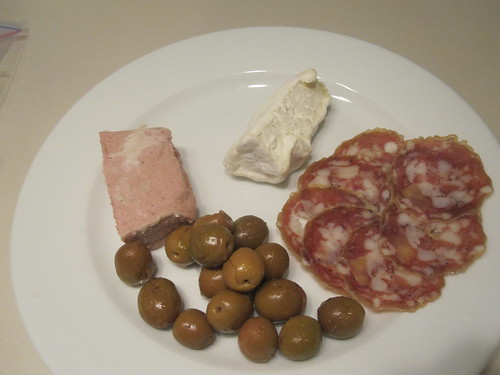 Charcuterie, olives