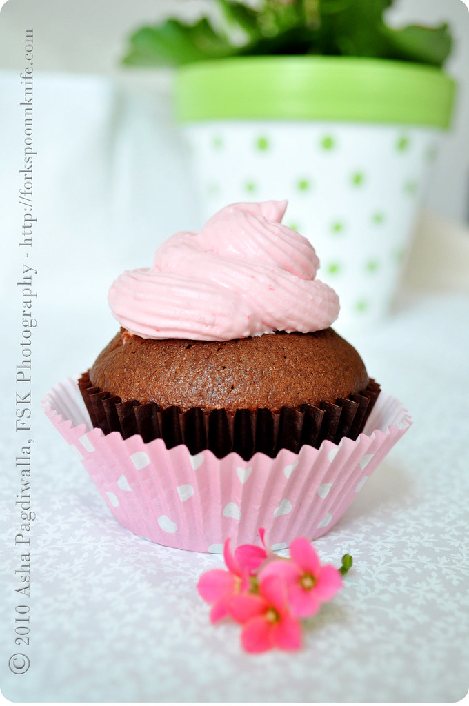 Chocolate Olive oil cake with mallow frosting 2