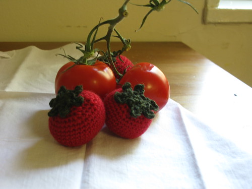 crocheted tomatoes