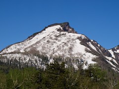 山頂付近からの残雪