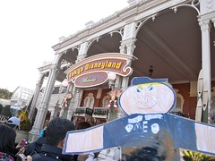 Flat Everett visits Tokyo Disneyland