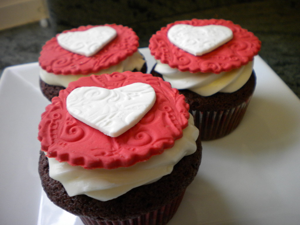 Valentine's Cupcakes with Fondant Decorations
