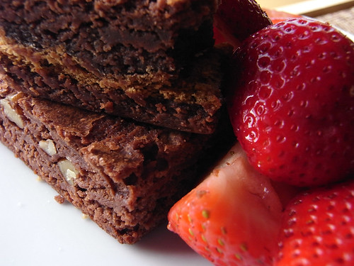 03-11 brownies w/ strawberries