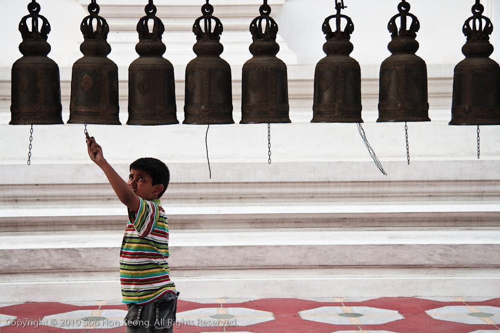 Knock the Bell @ Wat Hua Lampong, Bangkok, Thailand
