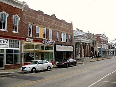 storefronts in Bentonville (by: nsub1/Nick, creative commons license)