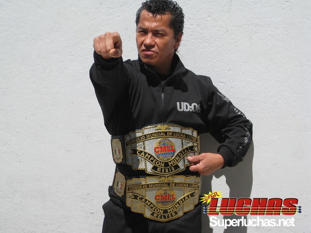 Negro Casas expondrá el título Mundial de Peso Medio del CMLL./Photo Cortesía CMLL