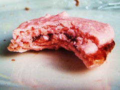 strawberry french macaroons - 24