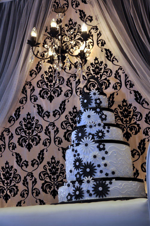 White Wedding Backdrop. Black amp; White Wedding Cake