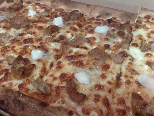 Crust 'Fromage' pizza