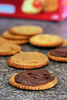 Ritz crackers with Nutella and peanut butter 7543 R