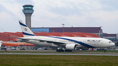 4X-ECE - 36083 - El Al Israel Airlines - Boeing 777-258ER - Luton - 100404 - Steven Gray - IMG_9386