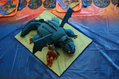 How to Train Your Dragon Cake 