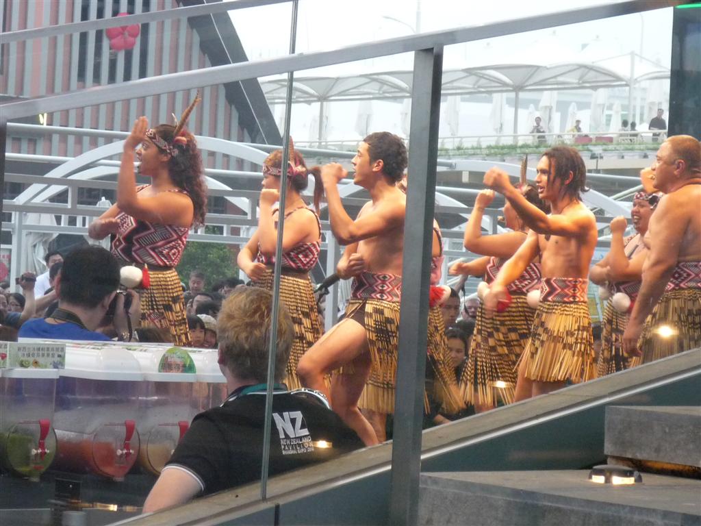 世博会场馆照片-新西兰馆毛利人表演