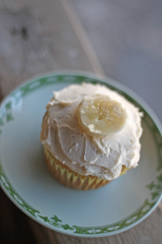 roated banana cupcakes with honey & cinnamon frosting