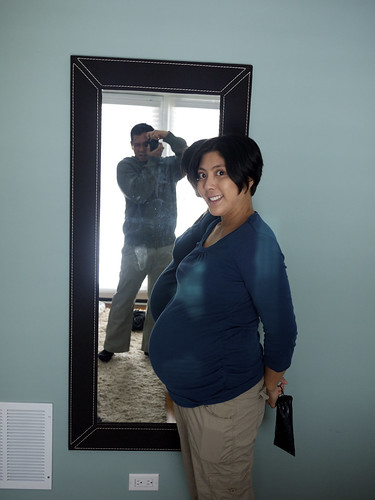 34 weeks pregnant. 34 Weeks Pregnant