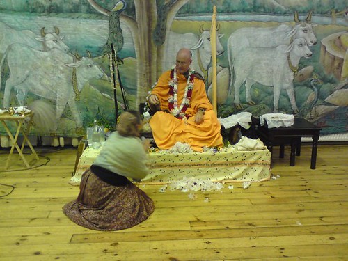 Indradyumna Swami Vyasa puja in UK 2010 -0020 por ISKCON desire  tree.