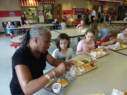 Deputy Adminstrator Audrey Rowe enjoys lunch with third graders at Fishers Elementary School. 
