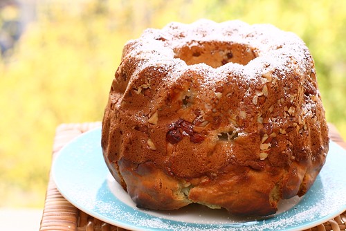 Bundt Cake with Grapes