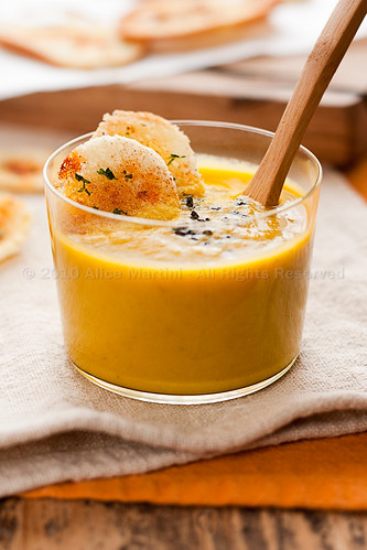 Crema speziata di carote e talli d'aglio