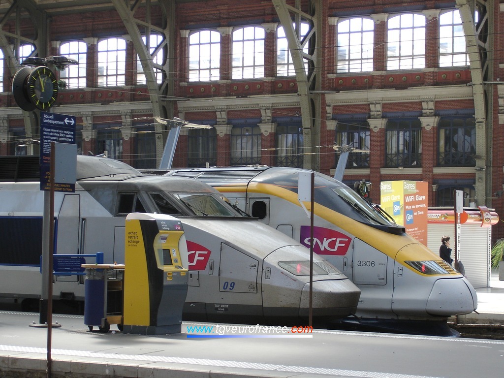 Vue de profil de deux générations de trains à grande vitesse français