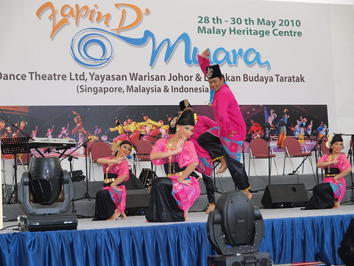 馬來傳統文化館正在辦傳統的Muara紀念活動，歌舞版