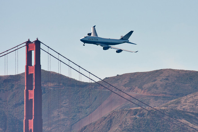 United 747-400 at SF Fleet Week 2010 with the Golden Gate in the background