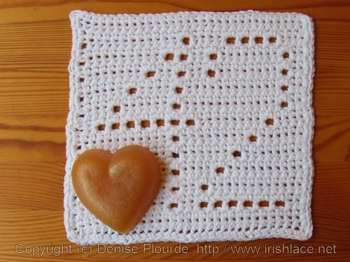 42 crochet cloth with heart