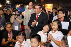 Minister of Education witnessing a video conference between learners in Singapore and learners in New Zealand