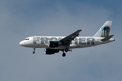 Frontier Airlines Airbus A319-111 on final to PHX