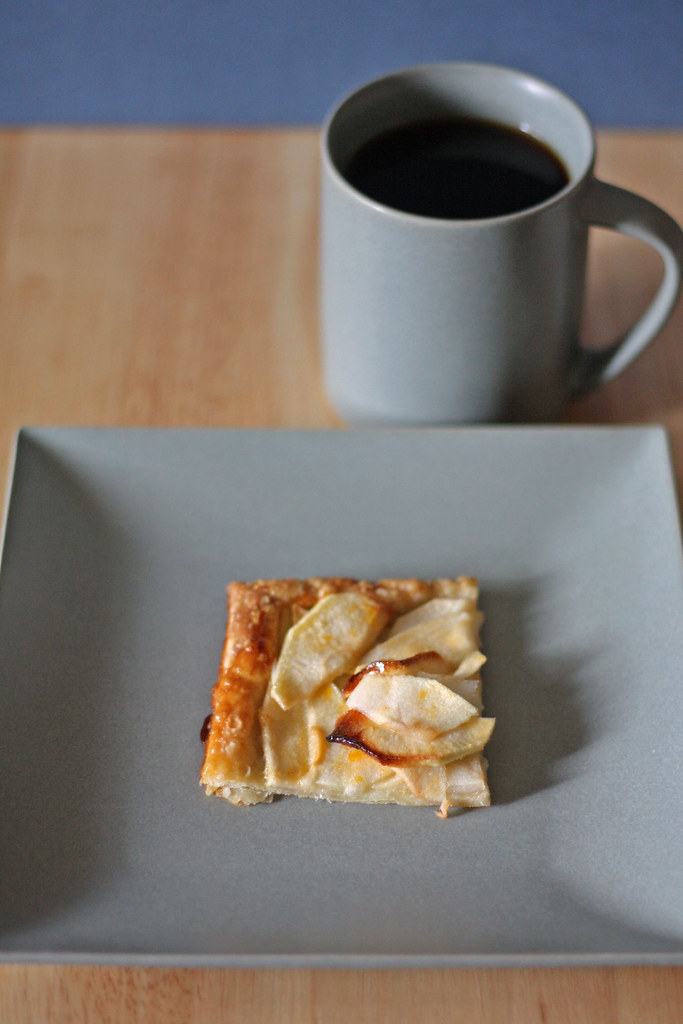 apple tart with coffee
