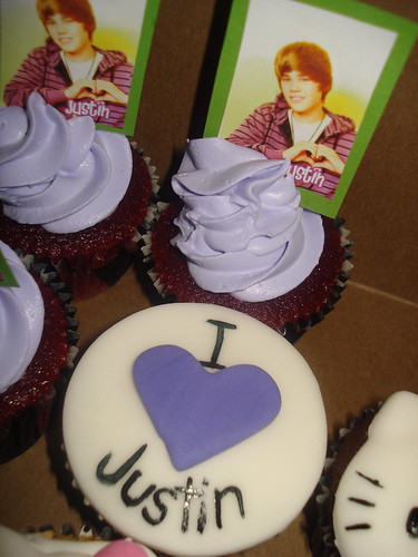 justin bieber cake toppers. These Justin Bieber cupcakes