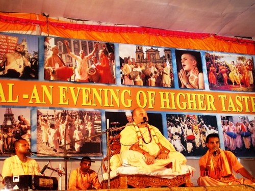 H H Jayapataka Swami in Tirupati 2006 - 0066 por ISKCON desire  tree.