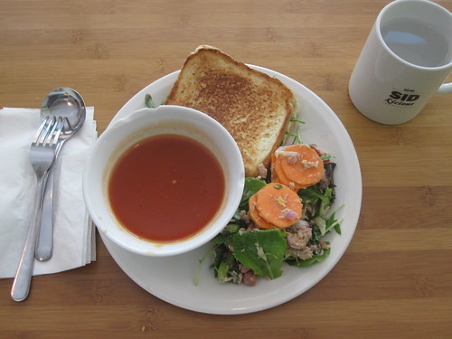 Tomato soupe, cheese and bacon sandwich, salad3585