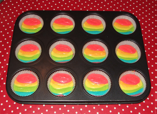 making rainbow cupcakes
