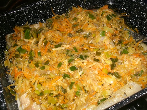 skate salahi with aromatic herbs and vegetables