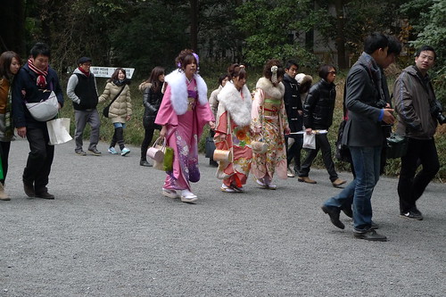 3 young women in kimono