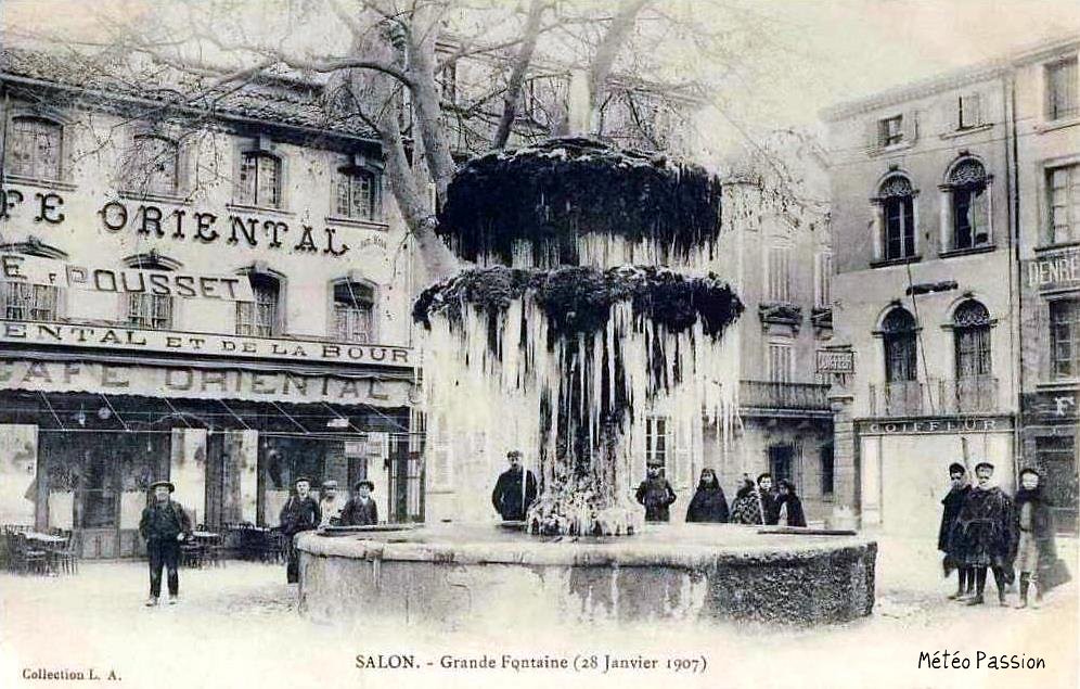 fontaine gelée à Salon de Provence le 28 janvier 1907