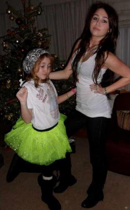 miley-personal-holiday-pictures (22)