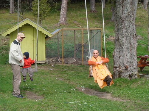 Kadamba Kanana Swami Korsnas Gard and at Ugrasena's 14th May 2010  -0079 por ISKCON desire tree.