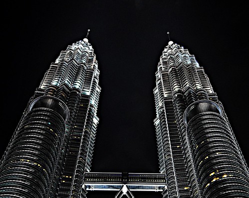フリー写真素材|建築・建造物|高層ビル|夜景|マレーシア|ペトロナスツインタワー|