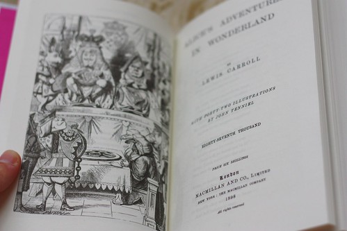 Penguin Classics "Alice in Wonderland"