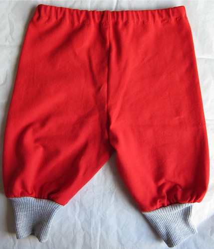Red baby pants! (Ottobre Design  "Anis" jersey pants)