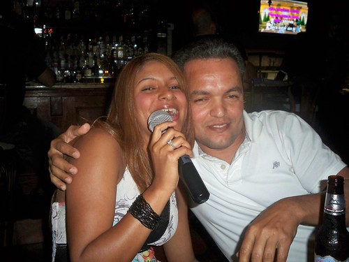 Noche de Karaoke en El Bachatipico Restaurant 06-06-10 020