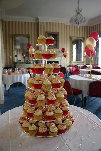 Red Gold Glittery Wedding Cupcakes 100 Vanilla Cupcakes for a wedding at 