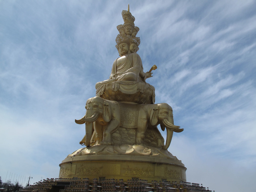 Golden statue at Emeishan summit
