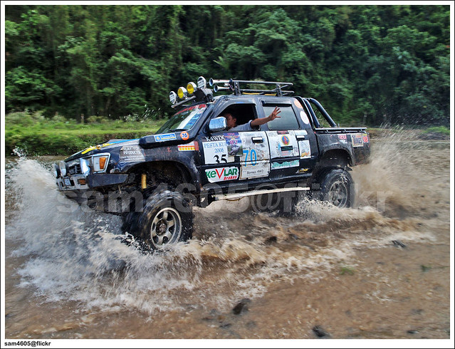 Tambunan 4x4 Challenge - Toyota Hilux Drift
