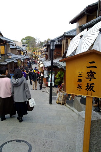 Road leaving Kiyomizu temple