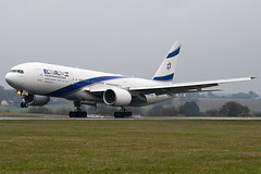 4X-ECE - 36083 - El Al Israel Airlines - Boeing 777-258ER - Luton - 100404 - Steven Gray - IMG_9345
