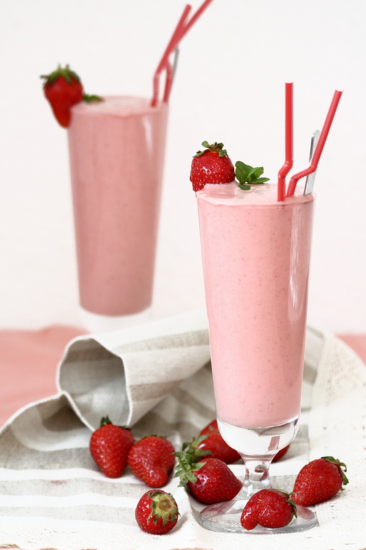 Strawberry & rhubarb smoothie