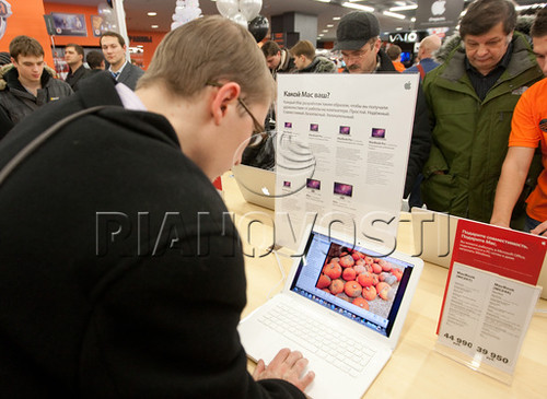 Открытие первого розничного магазина Apple Shop в Москве-2